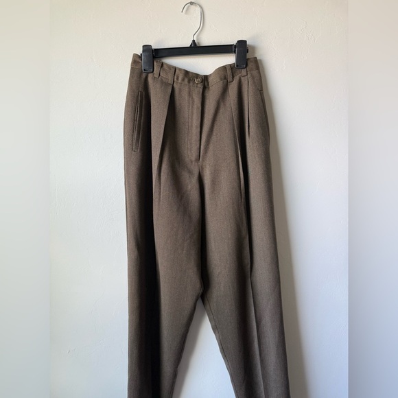 Elegant Women's Brown Trousers - Picture 4 of 5